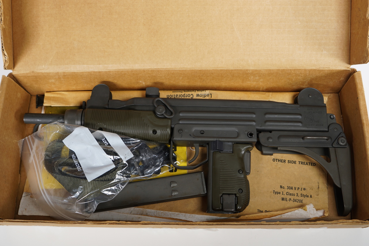 UZI 9x19 CAL. SUB-MACHINE GUNS