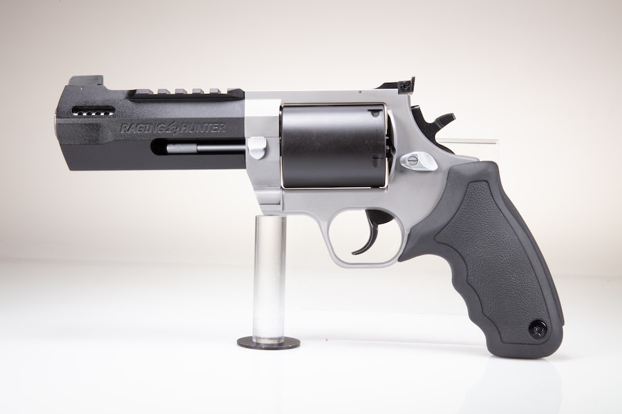 TAURUS RAGING HUNTER 500 Handguns