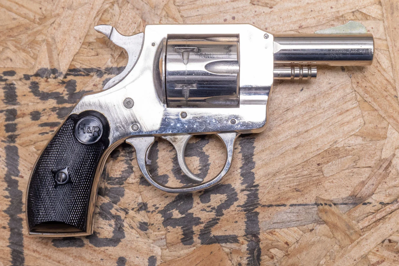 H&amp;R 733 .32 SW Police Trade-In Revolver