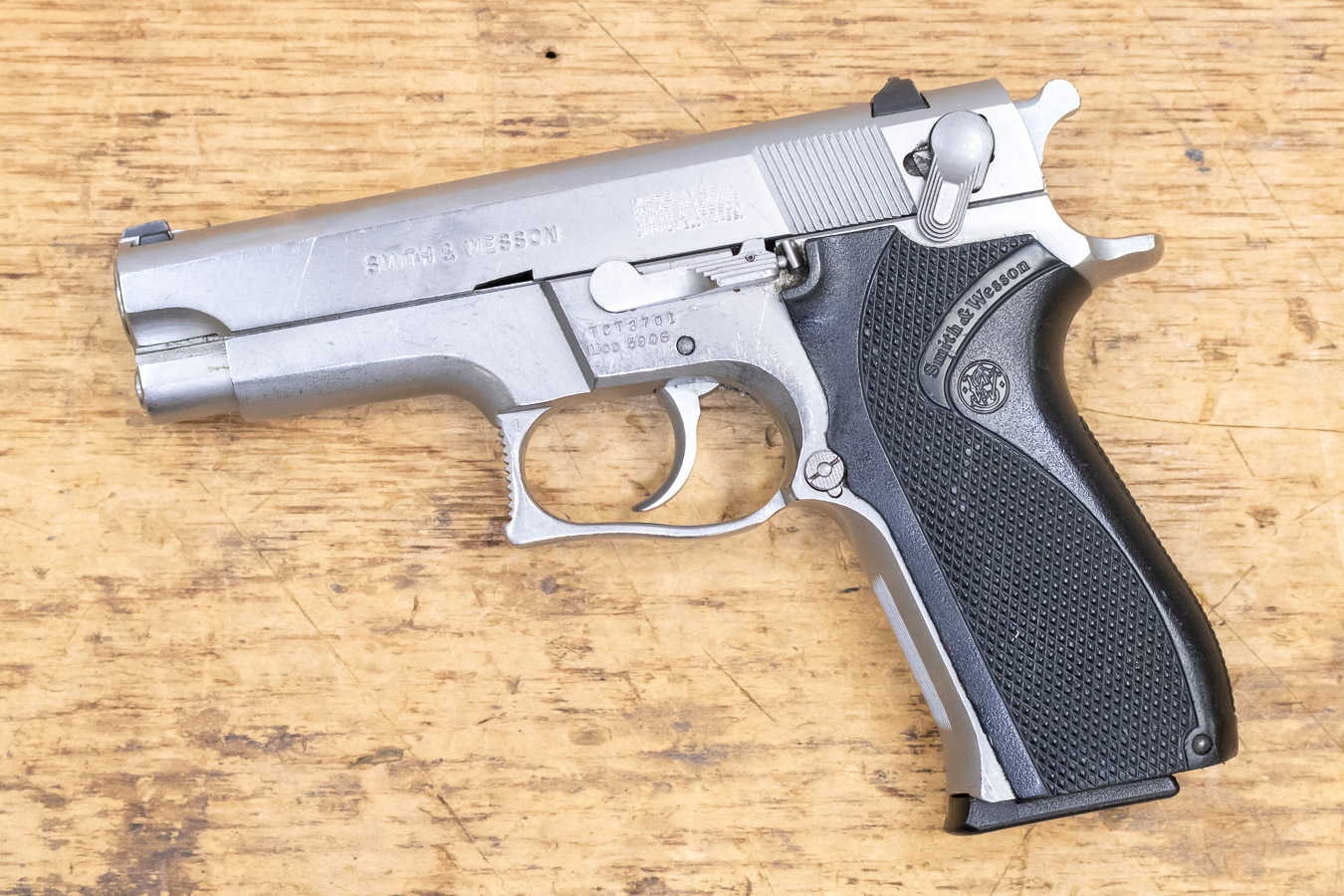 Smith &amp; Wesson 5906 9mm 15-Round Used Trade-in Pistol