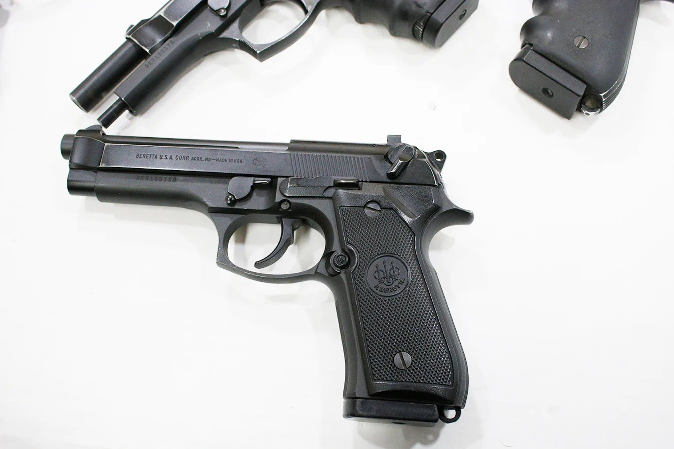 Beretta Model 96 40 S&amp;W DA/SA Police Trade-in Pistols (Good Condition