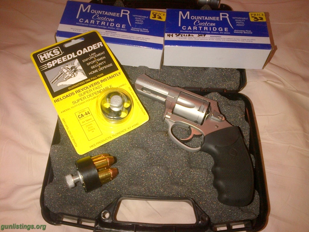 Gunlistings.org - Pistols NIB Charter Arms Bulldog 44spl