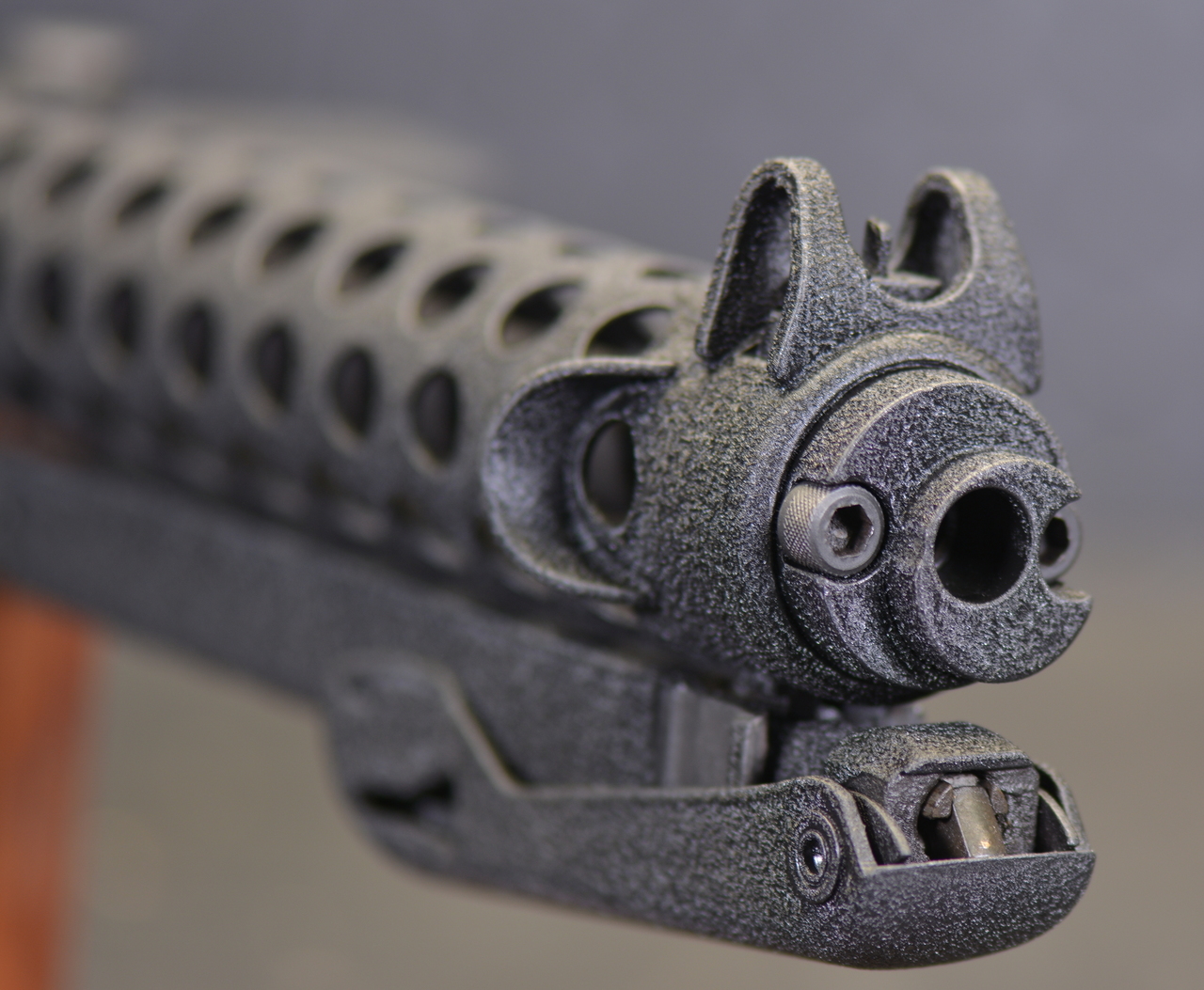 Sterling 9mm Submachine Gun — image 4