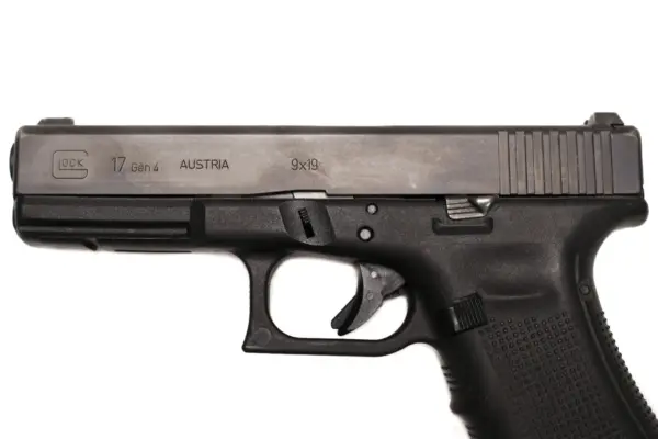 Glock 17 Gen 4 9mm Police Trade-In Pistols with Night Sights (Good