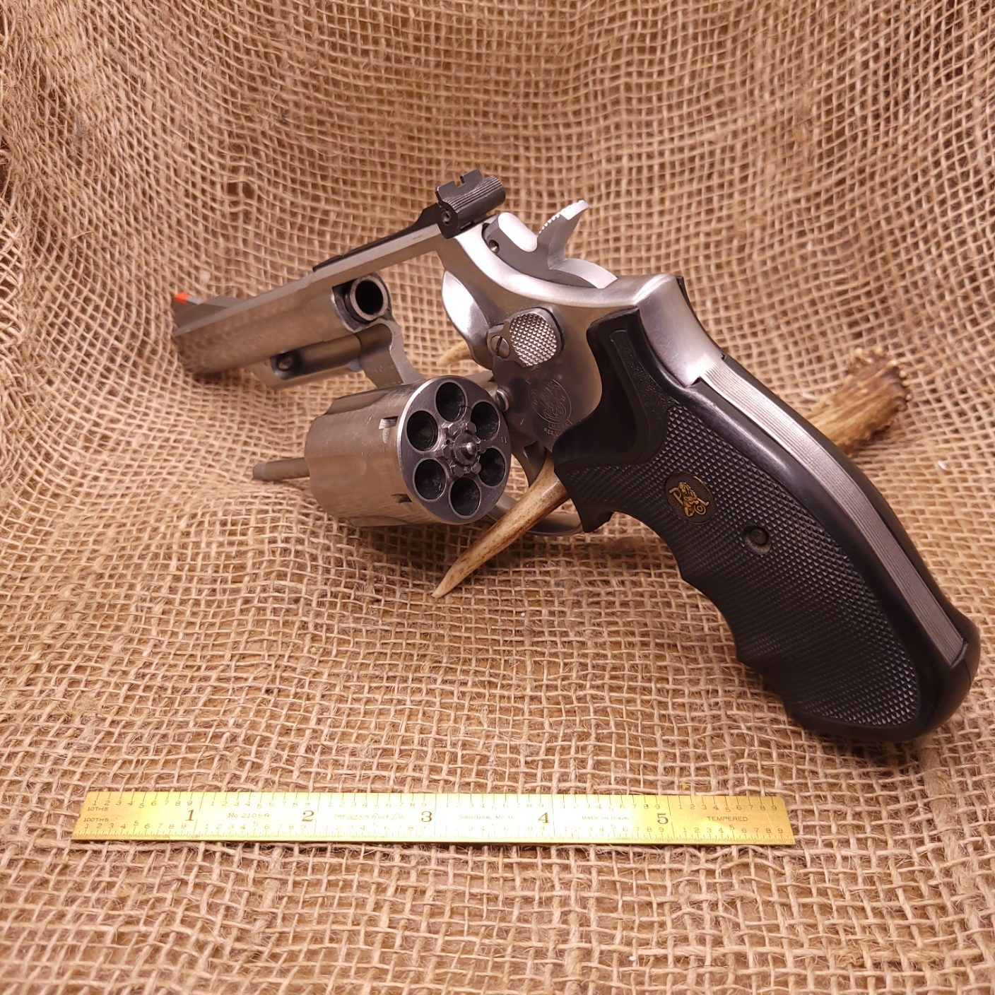 Stainless Smith &amp; Wesson Model 66-2 Revolver