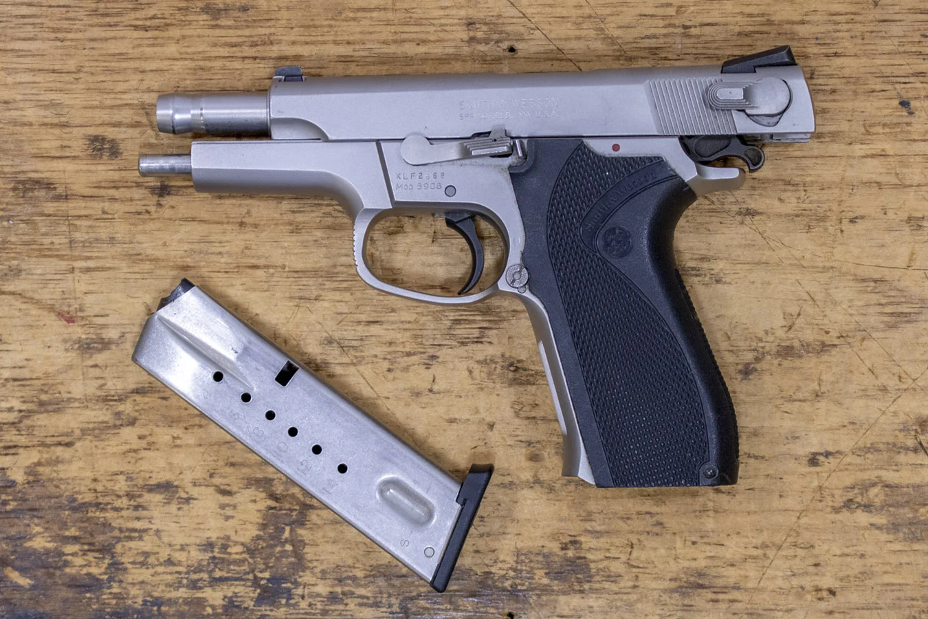 Smith &amp; Wesson 5906 9mm Police Trade-In Pistol
