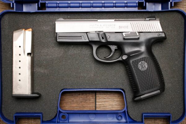 Smith & Wesson SW40VE 40 S&W Police Trade-In Pistol with Two Magazines