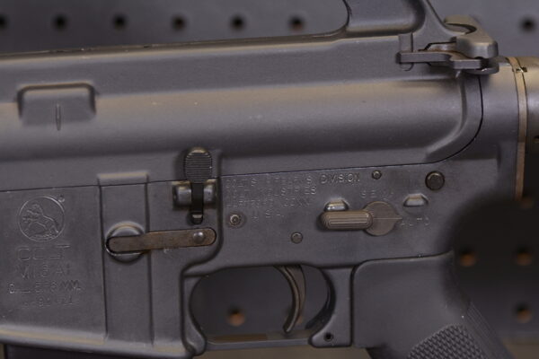 M16A1 CARBINE 5.56 FULL-AUTO MACHINE GUN