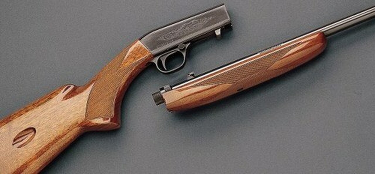 Browning SA-22 Grade I 22LR 19.25″ Barrel, Gloss Walnut Stock Polished Blue, 12rd