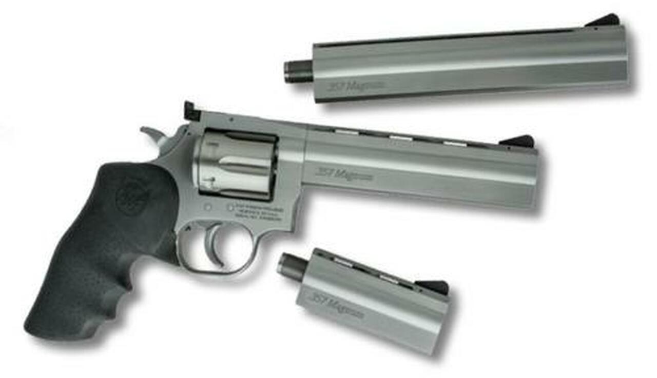 Dan Wesson, 715, Double Action/Single Action Full Size Revolver, 357 Magnum, 4″ Barrel, Steel Frame, Stainless Finish, Rubber Grips, AS 6Rd