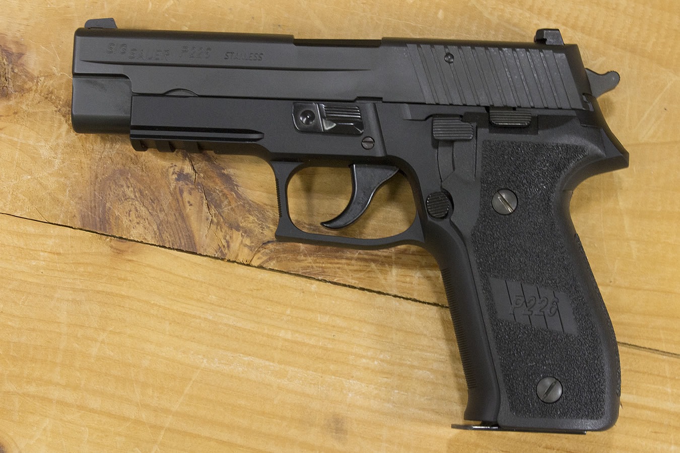 P226R 40 S&W DA/SA Police Trade-Ins (Very Good Condition)