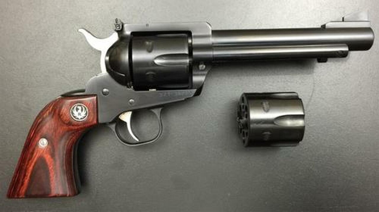 Ruger Blackhawk Flattop .357 Mag/9mm, 5.5″, 6rd, Two Cylinders, Wood/Blued