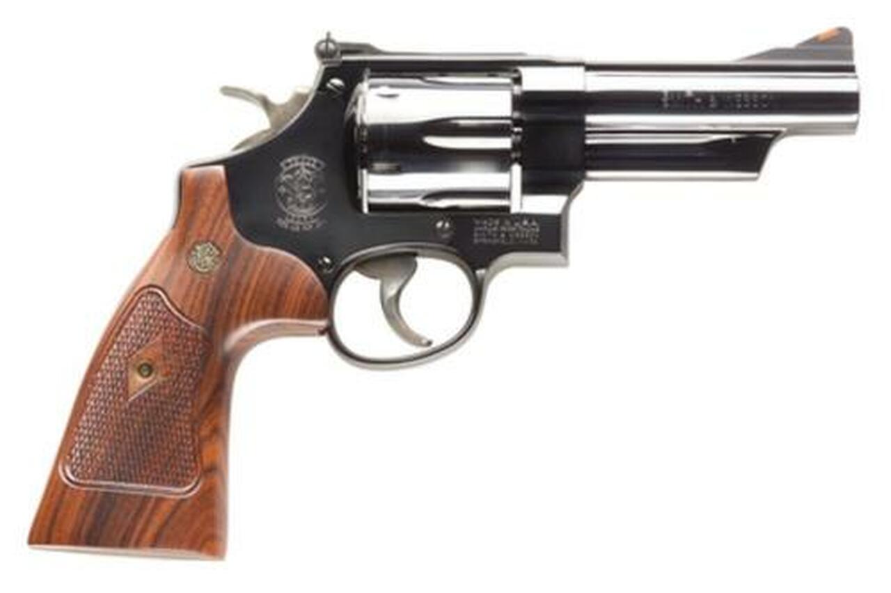 Smith & Wesson 29 Classic 44Mag 4″ Barrel Walnut Grips Blued Finish