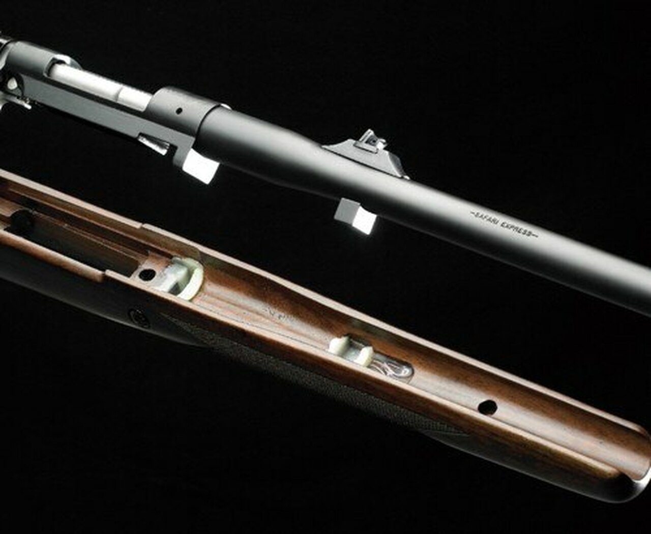 Winchester M70 Safari Express Bolt 375 H&H Mag 24″ Barrel Grade I Walnut Stock