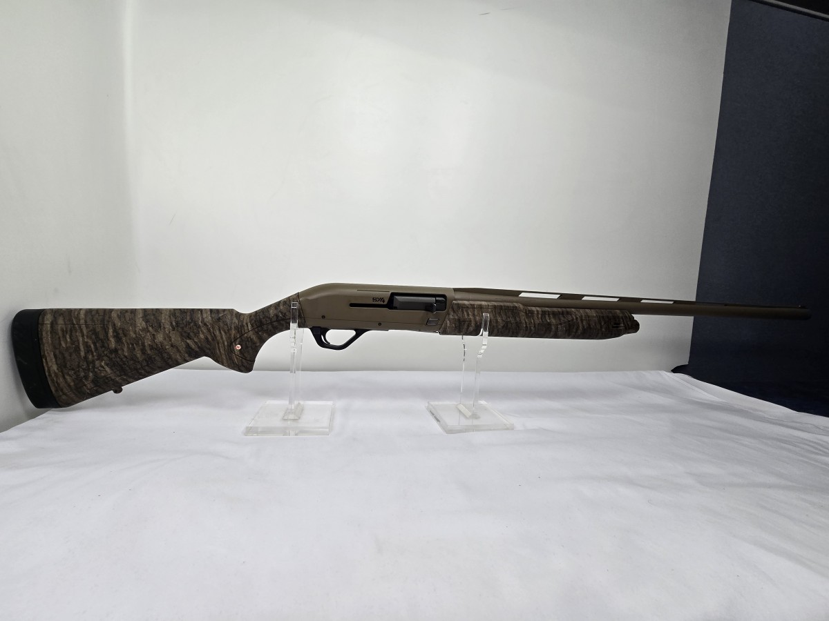 Winchester SX4 Waterfowl Hunter 12 Gauge Semi-Auto Shotgun with Mossy
