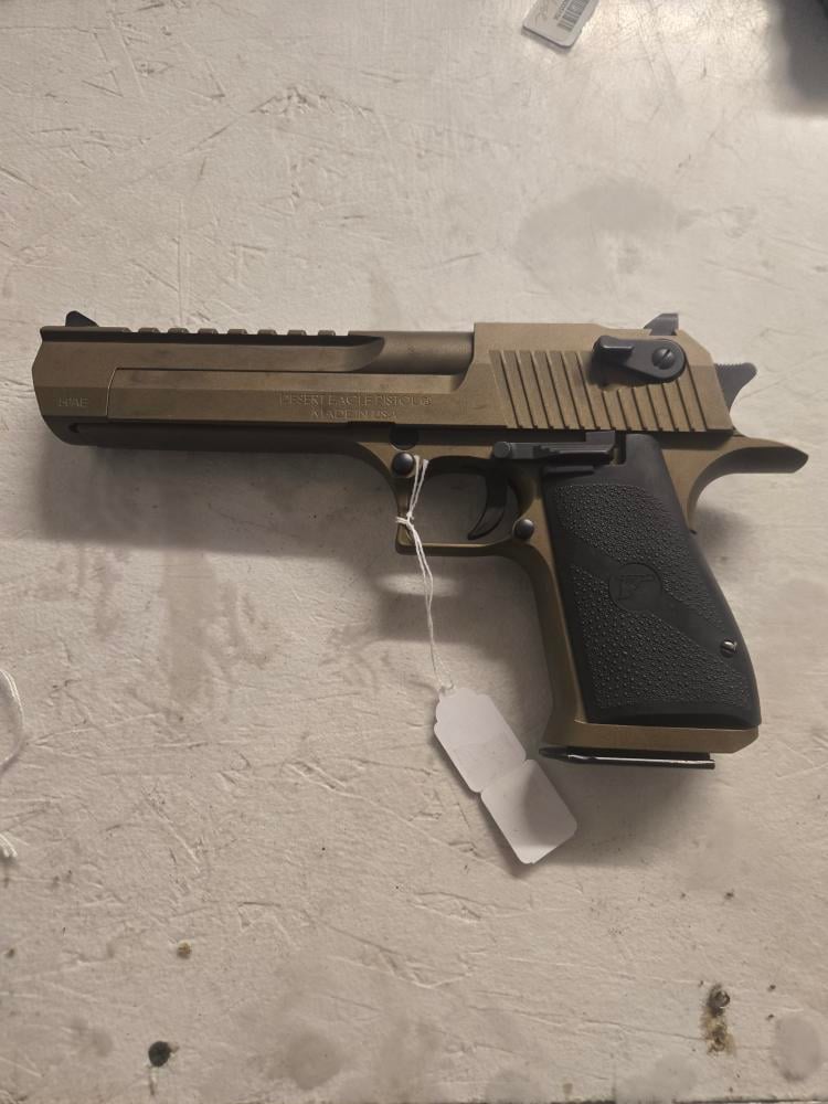 Magnum Research Desert Eagle 357 Magnum Full-Size Pistol with Case